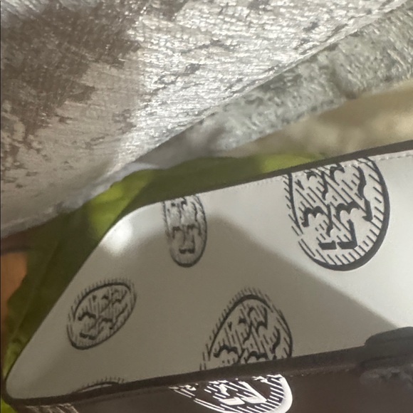 Tory Burch T Monogram Contrast Leather Tote - Picture 9 of 17